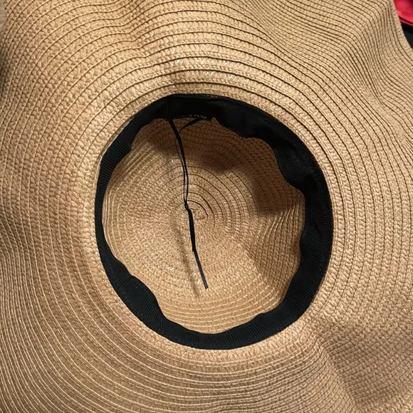 Oversized Beach Hat - Picture 3 of 3